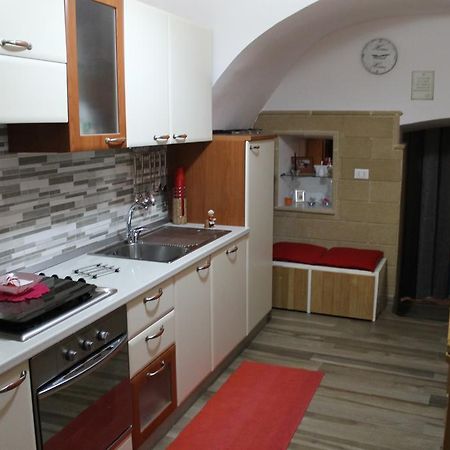 Casa Emilia Apartment Монополи Стая снимка