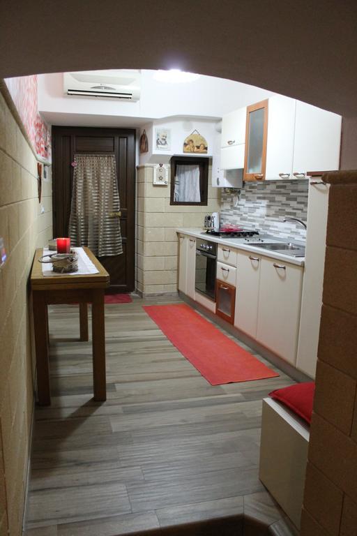 Casa Emilia Apartment Монополи Стая снимка